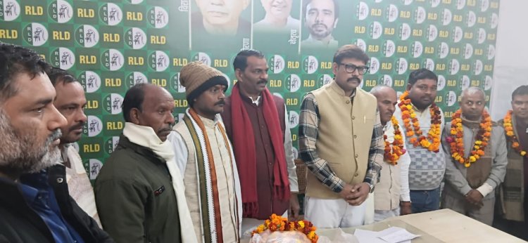 रालोद में शामिल हुए भारतीय जन-जन पार्टी के पदाधिका​री