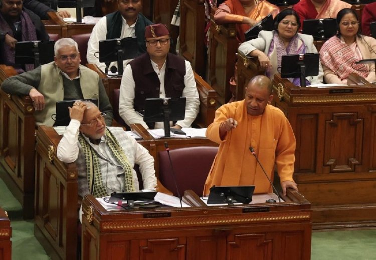 मुख्यमंत्री ने सदन में दिखाई अखिलेश के साथ कोडिन कफ सिरप से जुड़े आरोपित अमित यादव की फोटो