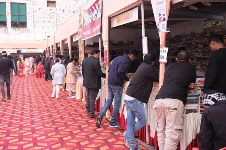 पुस्तक मेला : ‘मालगुड़ी’ और ‘रस्किन बॉन्ड’ की श्रृंखला पर पाठक फिदा, अन्य जिलों से भी उमड़े पुस्तक प्रेमी