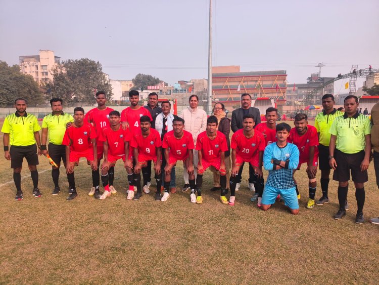 बढ़त के बाद बक्सर के खिलाड़ियों ने फुटबाल मैच में दिखाया नियंत्रण,पेनाल्टी एरिया सेफ