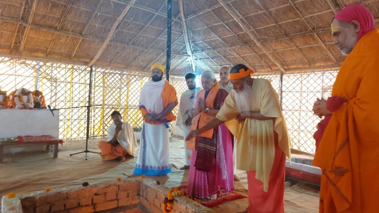 राज्यपाल ने श्री गणपति सच्चिदानन्द आश्रम की 104वीं शाखा का यज्ञ में आहुति देकर शुभारम्भ किया