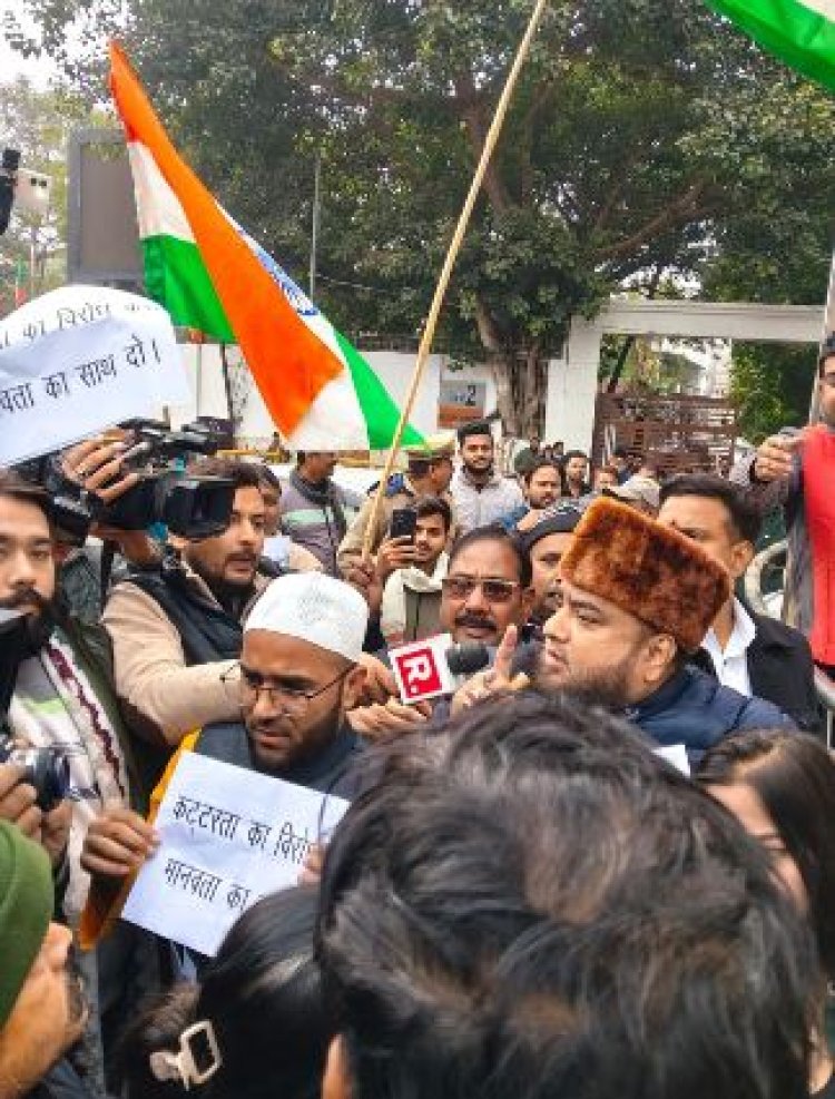 बांग्लादेश में हिन्दुओं पर हो रहे अत्याचार के विरोध में प्रदर्शन