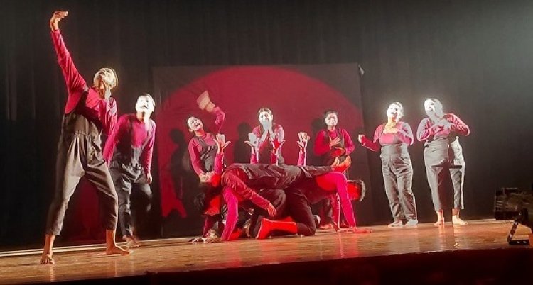 अभिनव संस्था का “नारी सशक्तिकरण“, “यूज मी“ एवं माइम के एकल अभिनय का शानदार मंचन