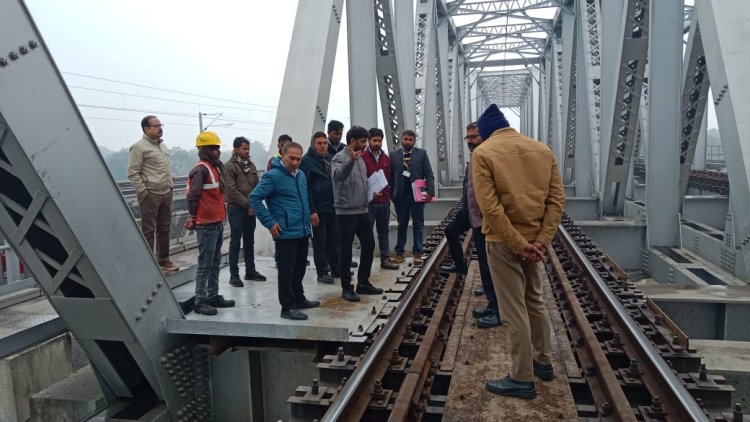 डीएफसीसीआईएल एमडी ने प्रयागराज और डीडीयू में माघ मेला की तैयारियों का किया निरीक्षण