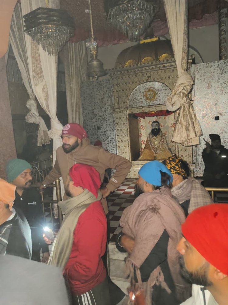 वाराणसी : संत रविदास मंदिर में अचानक लगी आग,बड़ा हादसा टला