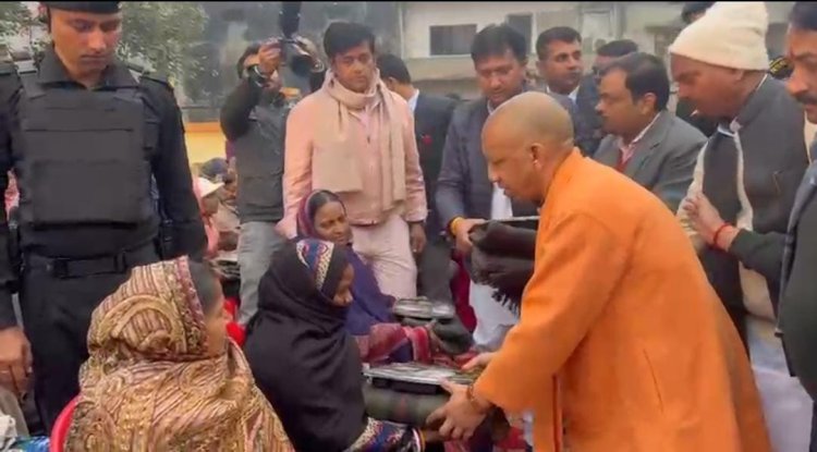 प्रचंड ठंड में भी जारी रहा सीएम योगी का जनसेवा अनुष्ठान