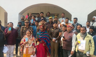 जौनपुर पुलिस ने नए साल में 75 गुमशुदा मोबाइल बरामद कर लोगों को लौटाए