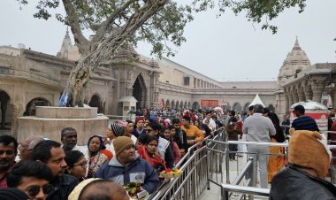 आंग्ल नववर्ष 2026 के पहले दिन श्री काशी विश्वनाथ और मां अन्नपूर्णा के दरबार में आस्था का सैलाब