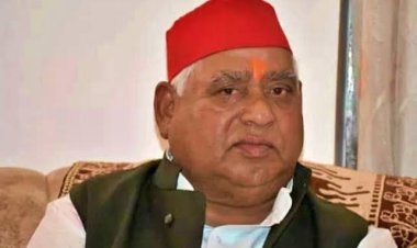 विंध्यवासिनी दर     बार में अयोध्या सांसद अवधेश प्रसाद ने टेका माथा, बोले— देवी-देवताओं की कृपा से ही मेरी पहचान