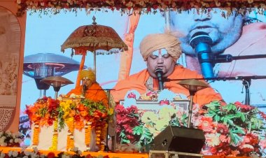 प्रतिष्ठा द्वादशी समारोह : 'सरजू के तीर आज खेलें रघुनन्दन बबुआ' गीत पर झूम उठे श्रोता