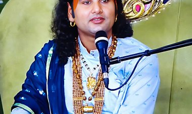 खुद को भगवान समझते हैं बॉलीवुड के लोग : अनिरुद्धाचार्य महाराज