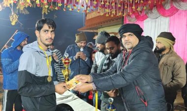 आजमगढ़ ने जीती ओपेन वॉलीबाल प्रतियोगिता की ट्रॉफी