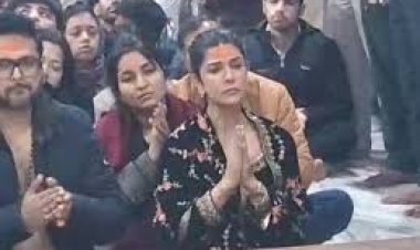 महाकाल मंदिर पहुंची फिल्म अभिनेत्री निमरत कौर, भस्म आरती में हुई शामिल