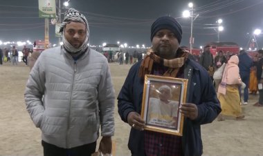 संगम तट पर दिखा श्रद्धा का अद्भुत रूप: पीएम मोदी की मां 'हीराबेन' की तस्वीर लेकर पावन स्नान करने पहुंचा भक्त