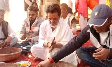 अभिनेता राजपाल यादव ने माघ मेले में किया पार्थिव शिवलिंग निर्माण