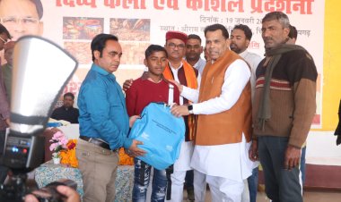 दिव्यांगजनों को आत्मनिर्भर बना रही याेगी सरकार : नरेन्द्र कश्यप