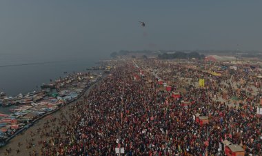 हर-हर गंगे के जयघोष के साथ संगम पर वसंत पंचमी के पुण्य स्नान के लिए उमड़ा जनसैलाब