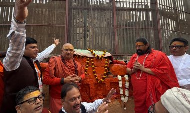 संतों ने मां श्रृंगार गौरी की विधिवत पूजा कर रामकथा का किया शुभारंभ, ज्ञानवापी परिसर में गूंजा हर-हर महादेव