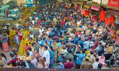 श्री काशी विश्वनाथ मंदिर में अचला सप्तमी पर उमड़ा श्रद्धालुओं का सैलाब