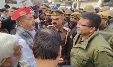 मणिकर्णिकाघाट जाने से रोकने पर सपा सांसद वीरेंन्द्र सिंह ने जताया विरोध