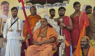 शंकराचार्य स्वामी सदानंद सरस्वती ने कहा, तीनों शंकराचार्य अविमुक्तेश्वरानंद के साथ