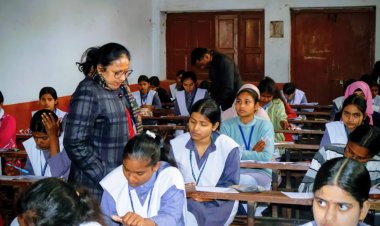 शांतिपूर्ण माहौल में शुरू हुई स्नातक प्रथम सेमेस्टर परीक्षा, कुलपति ने किया केंद्रों का औचक निरीक्षण