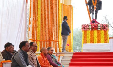 पुण्य तिथि पर मुख्यमंत्री योगी ने बापू को किया नमन