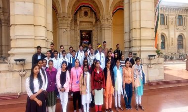 दृष्टिबाधित छात्रों ने उत्तर प्रदेश विधानसभा का किया शैक्षिक भ्रमण