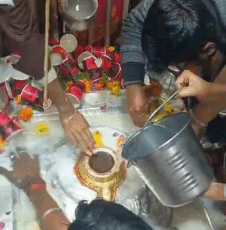 नव वर्ष 2026 के पहले दिन मंदिरों में उमड़ा आस्था का जनसैलाब