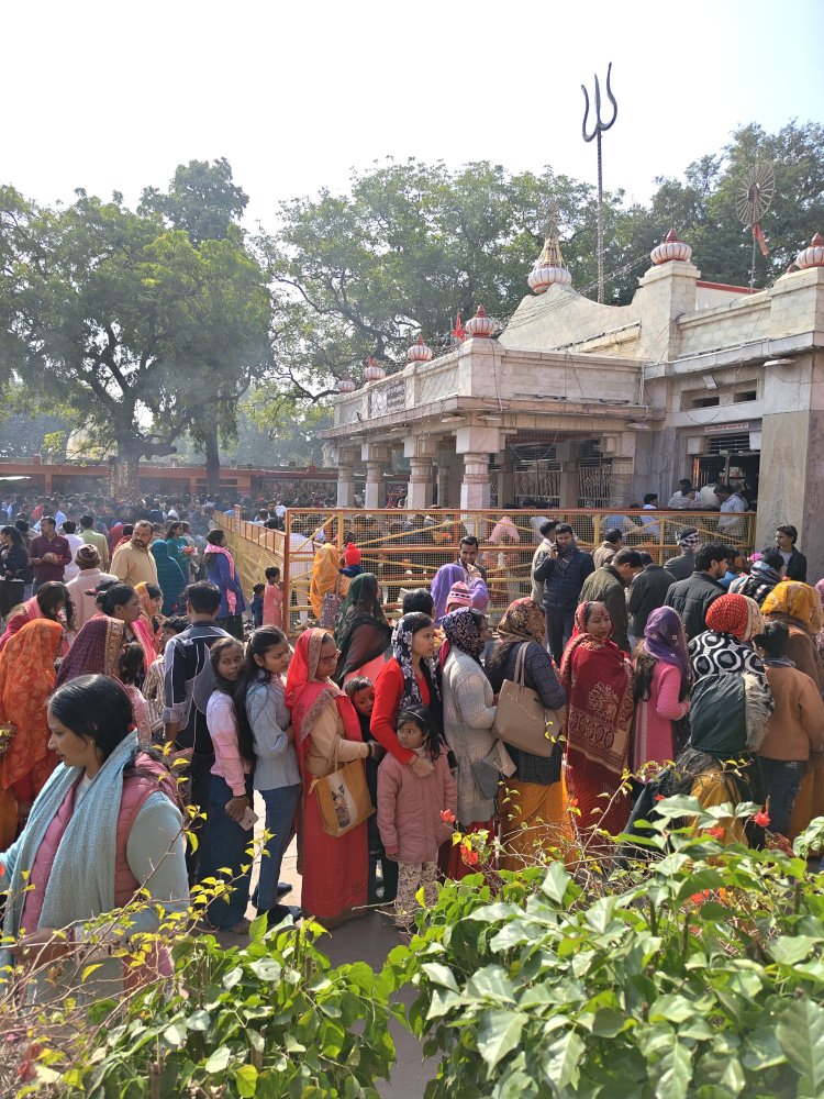 शक्तिपीठ देवी पाटन में उमड़ा आस्था का सैलाब, श्रद्धालुओं ने मां का लिया आशीर्वाद