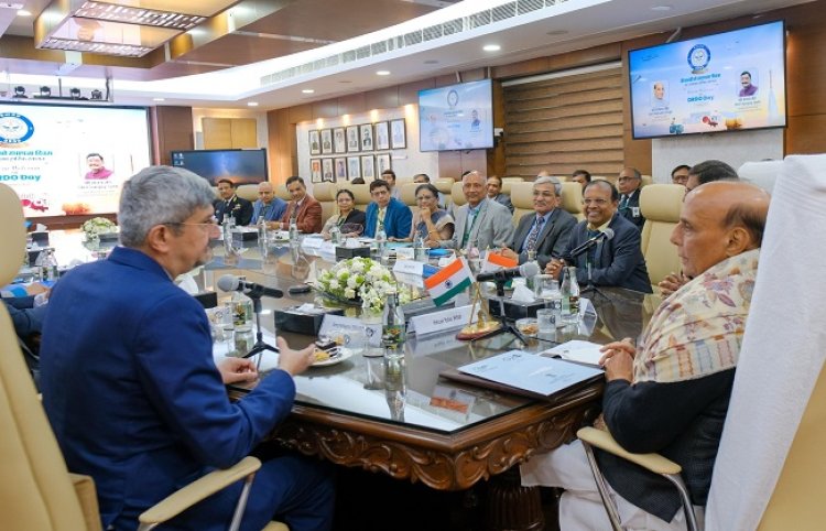 रक्षा मंत्री ने भरोसा जताया डीआरडीओ​ जल्द ही​ बना लेगा​ स्वदेशी 'सुदर्शन चक्र​'