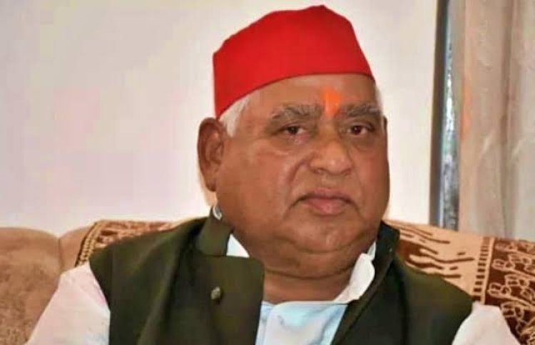 विंध्यवासिनी दर     बार में अयोध्या सांसद अवधेश प्रसाद ने टेका माथा, बोले— देवी-देवताओं की कृपा से ही मेरी पहचान