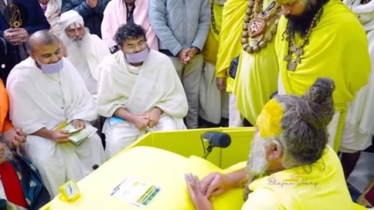 विश्व शांति पदयात्रा पर निकले जैन मुनियों के दल ने की प्रेमानंद से मुलाकात, अद्भुत संगम