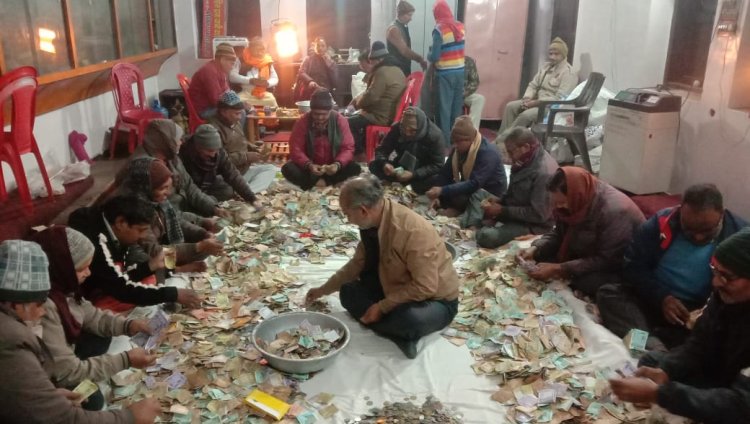 मां विंध्यवासिनी के दरबार में दो दिन में 33 लाख से अधिक का चढ़ावा