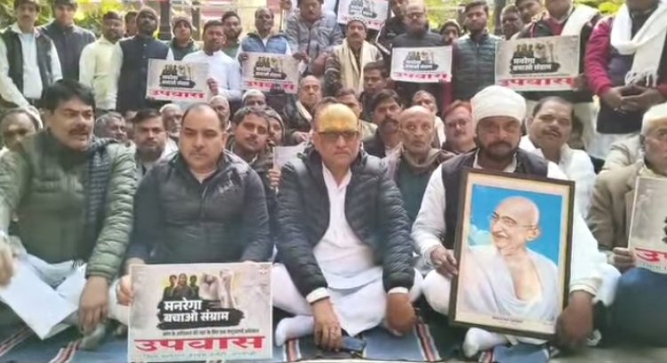 हाउस अरेस्ट से निकल कर प्रदर्शन में शामिल हुए कांग्रेस अध्यक्ष