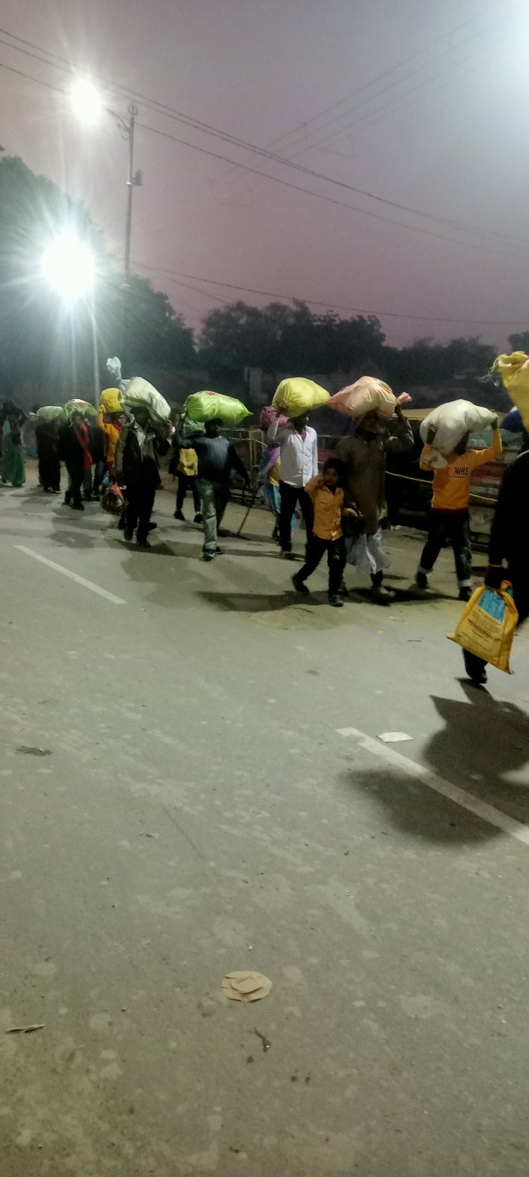 प्रयागराज माघ मेले में मौनी अमावस्या की पूर्व संध्या पर 1.5 करोड़ लोगों ने गंगा में लगाई डुबकी