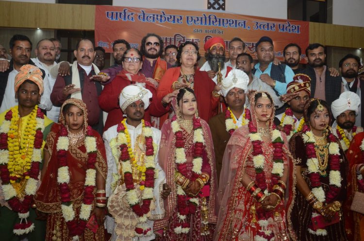 कानपुर के मंगल भवन में गूंजी शहनाई, परिणय सूत्र में बंधे 11 जोड़े