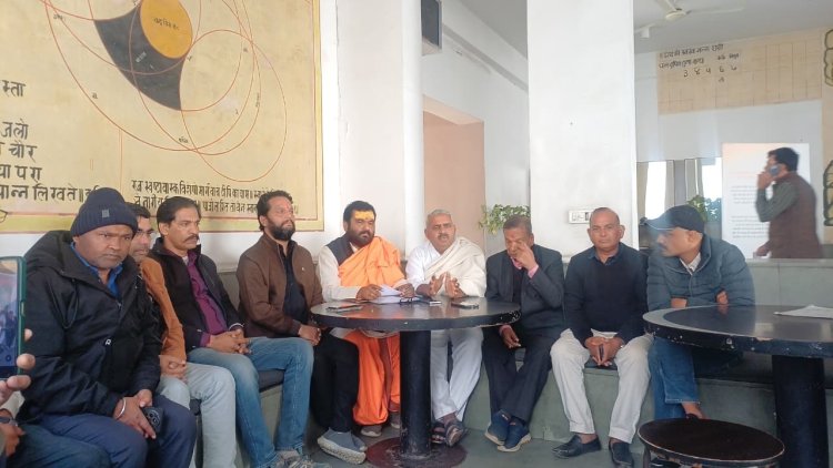 शंकराचार्य अविमुक्तेश्वरानंद को संगम स्नान से रोके जाने और साधु-संतों से मारपीट लेकर रोष