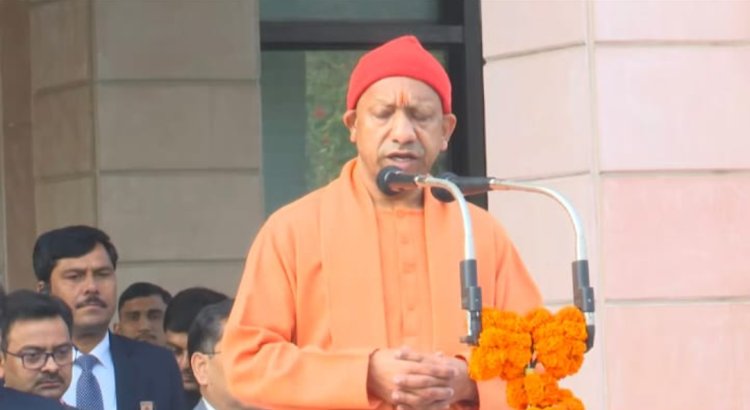 भारत का संविधान हमें एक सूत्र में जोड़ने की प्रेरणा देता है : योगी आदित्यनाथ