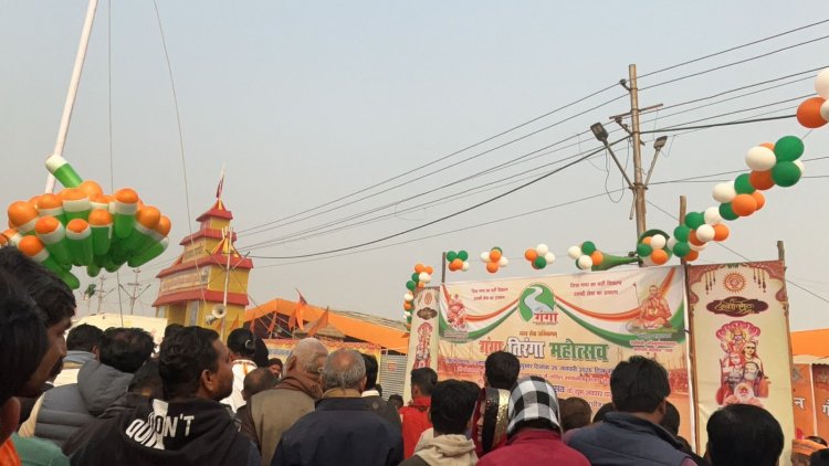 स्वामी अविमुक्तेश्वरानंद महाराज ने 77वें गणतंत्र दिवस पर फहराया तिरंगा