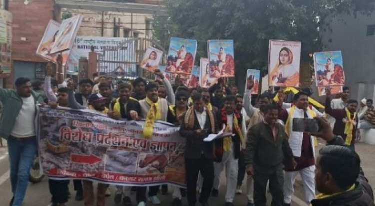 काशी में अहिल्या बाई होल्कर की प्रतिमा तोड़ने का झांसी में विरोध