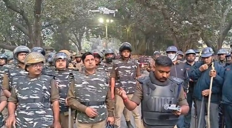 परास्नातक के छात्र से मारपीट के बाद काशी हिंदू विश्वविद्यालय में पथराव, पीएसी तैनात