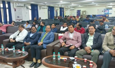 शिक्षकाें और अधिकारियों ने सीखी एआई की बारीकियां, पूर्वांचल विश्वविद्यालय में 'AI मंथन' का विस्तार