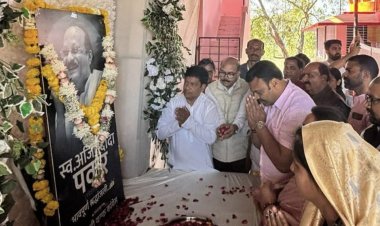 जबलपुर : प्रयागराज के बाद माँ नर्मदा में हुआ स्व.अजीत पवार की अस्थियों का विसर्जन