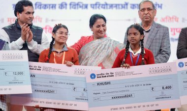 मुख्यमंत्री ने 15 हजार से अधिक निर्माण श्रमिकों के बच्चों को सौंपा छात्रवृत्ति का चेक