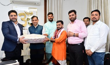 महाशिवरात्रि पर्व पर मुम्बई के सिद्धिविनायक मंदिर से बाबा विश्वनाथ के लिए आया उपहार