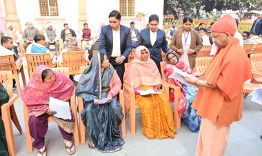 आनुष्ठानिक व्यस्तता में भी मुख्यमंत्री ने जारी रखा जनसेवा अनुष्ठान