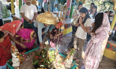 हर हर महादेव के जयकारों से गूंजे शिवालय