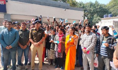 पुलिस ने 101 गुमशुदा मोबाइल बरामद कर मालिकों को लौटाए