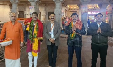 एयरपोर्ट इंडिया के चेयरमैन ने मां विंध्यवासिनी का किया दर्शन-पूजन